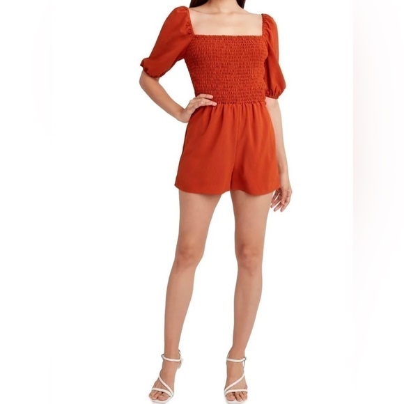BCBGENERATION SMOCKED FRONT PUFF ELBOW SLEEVE ROMPER Size M Brand New - Picture 1 of 16